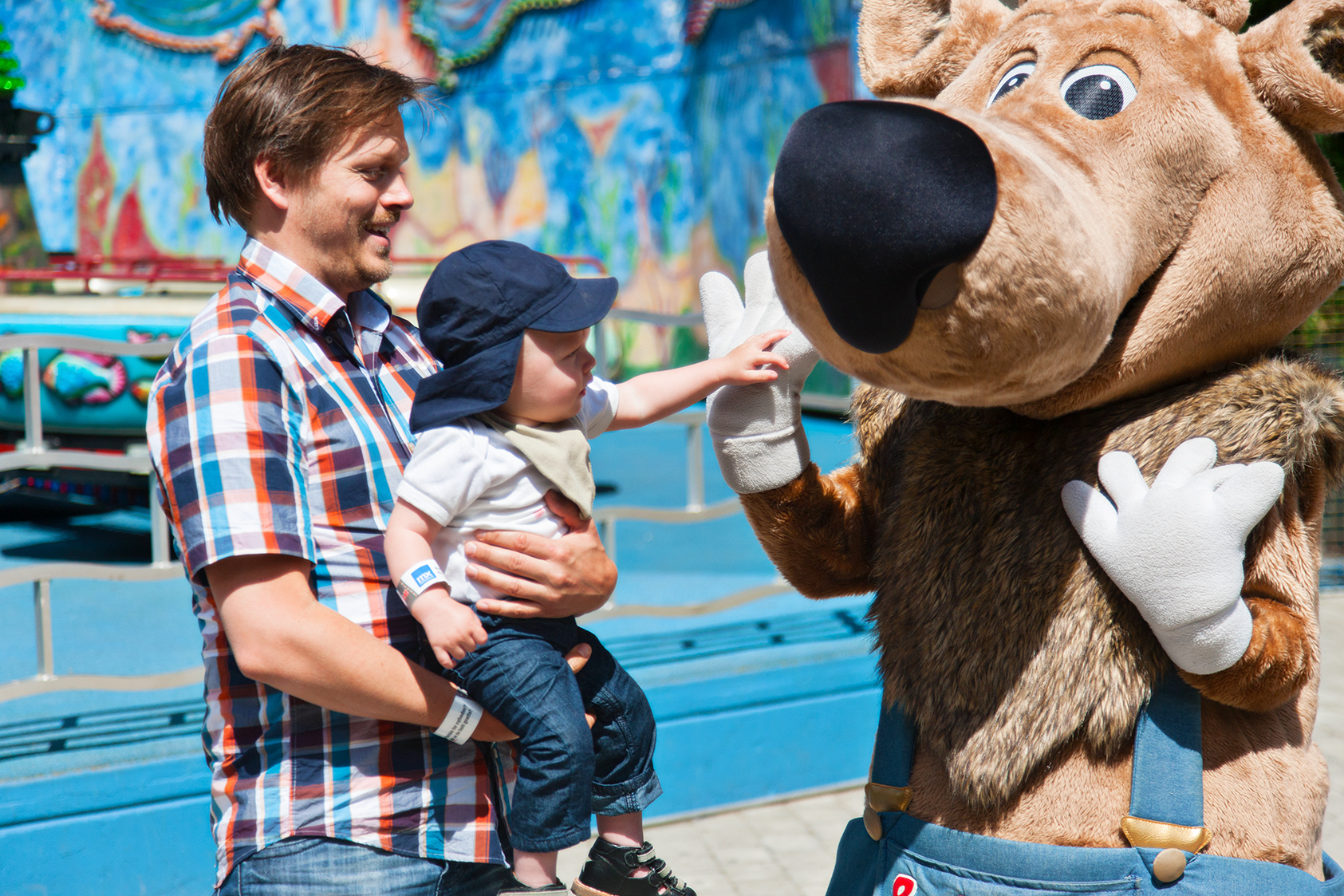 Bakken Underholdning Kalle Kronhjort Familie Stemning High Five