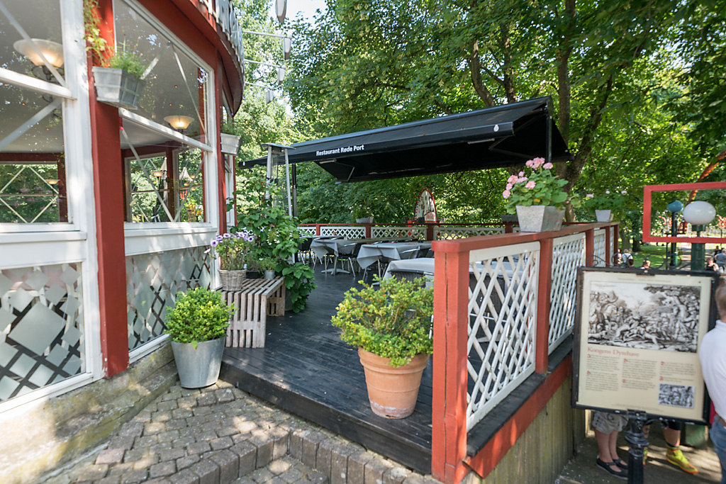 Hyggelig terrasse hos Røde Port på Bakken