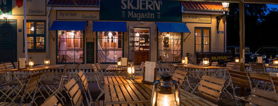 Bakken Korsbaek Skjerns Magasin Facade Aften Stemning