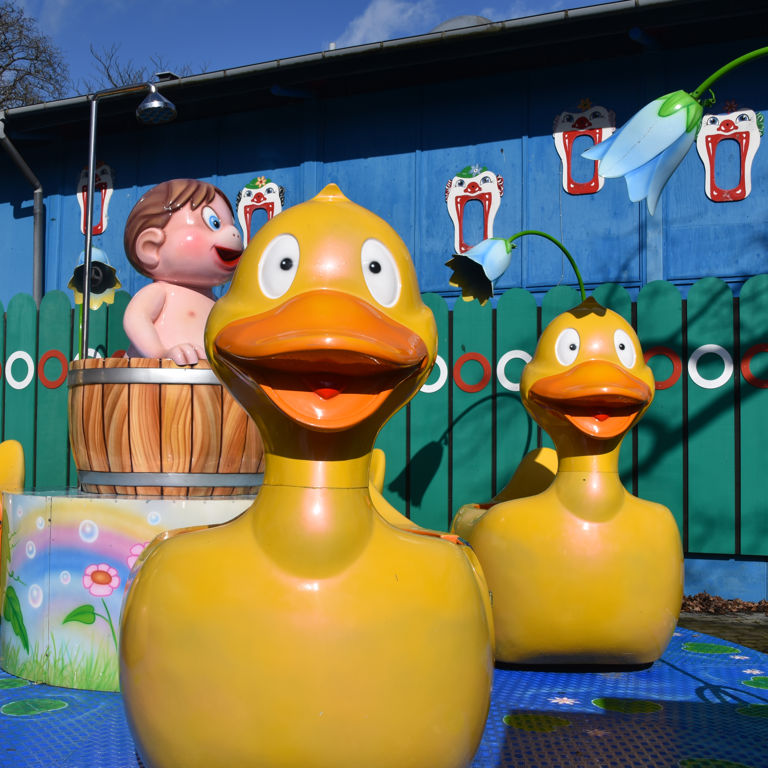 Oplev Dizzy Ducks - en forlystelse for hele familien på Bakken