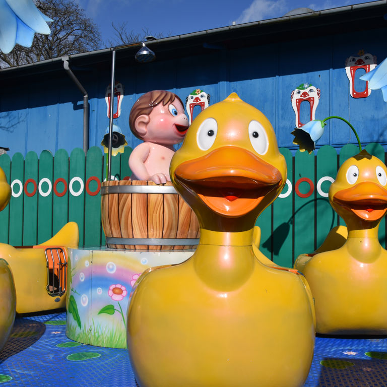Oplev Dizzy Ducks - en forlystelse for hele familien på Bakken