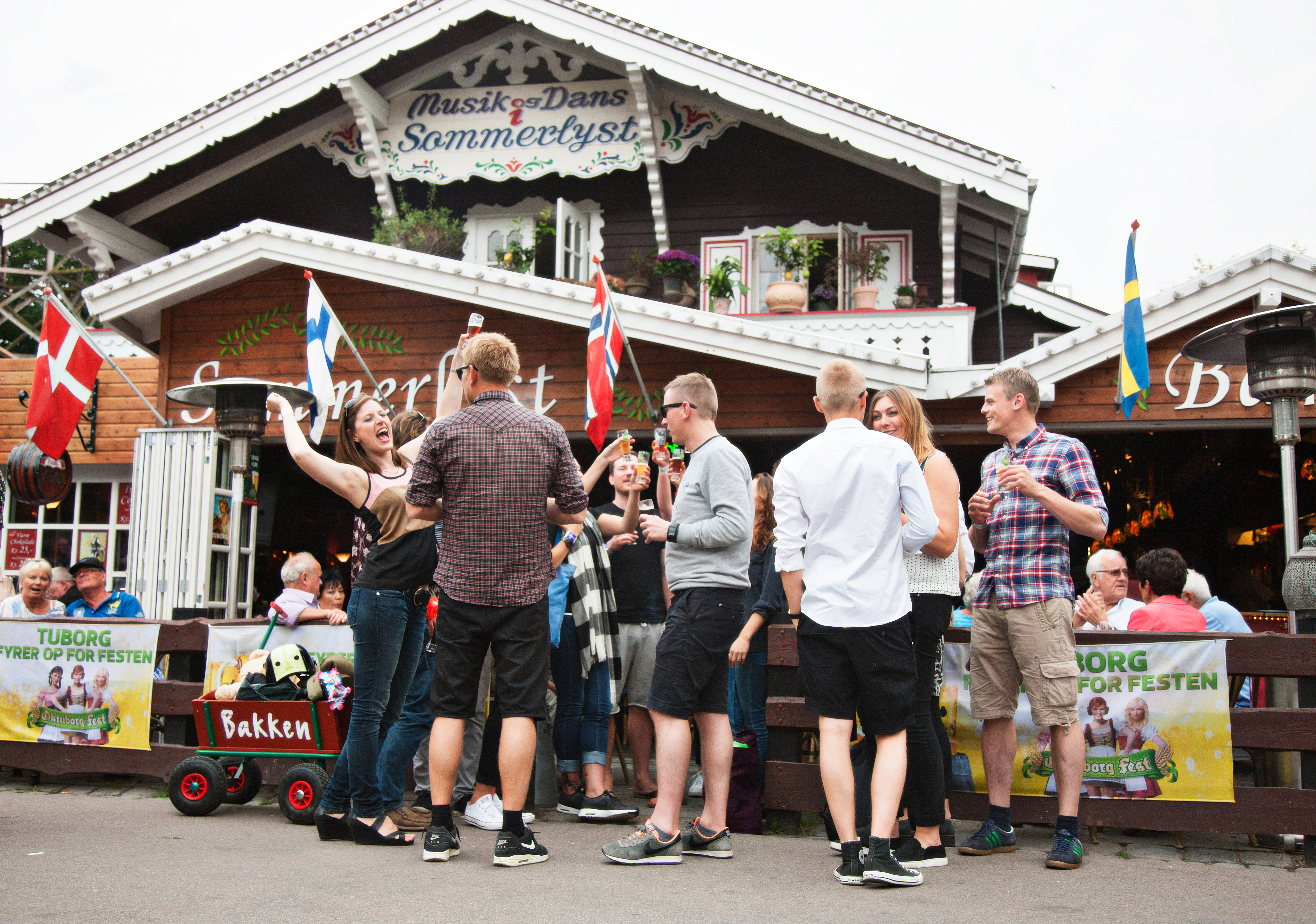 Bakken Pub Bar Sommerlyst Gruppe Voksen Stemning Øltour Pubcrawl Facade