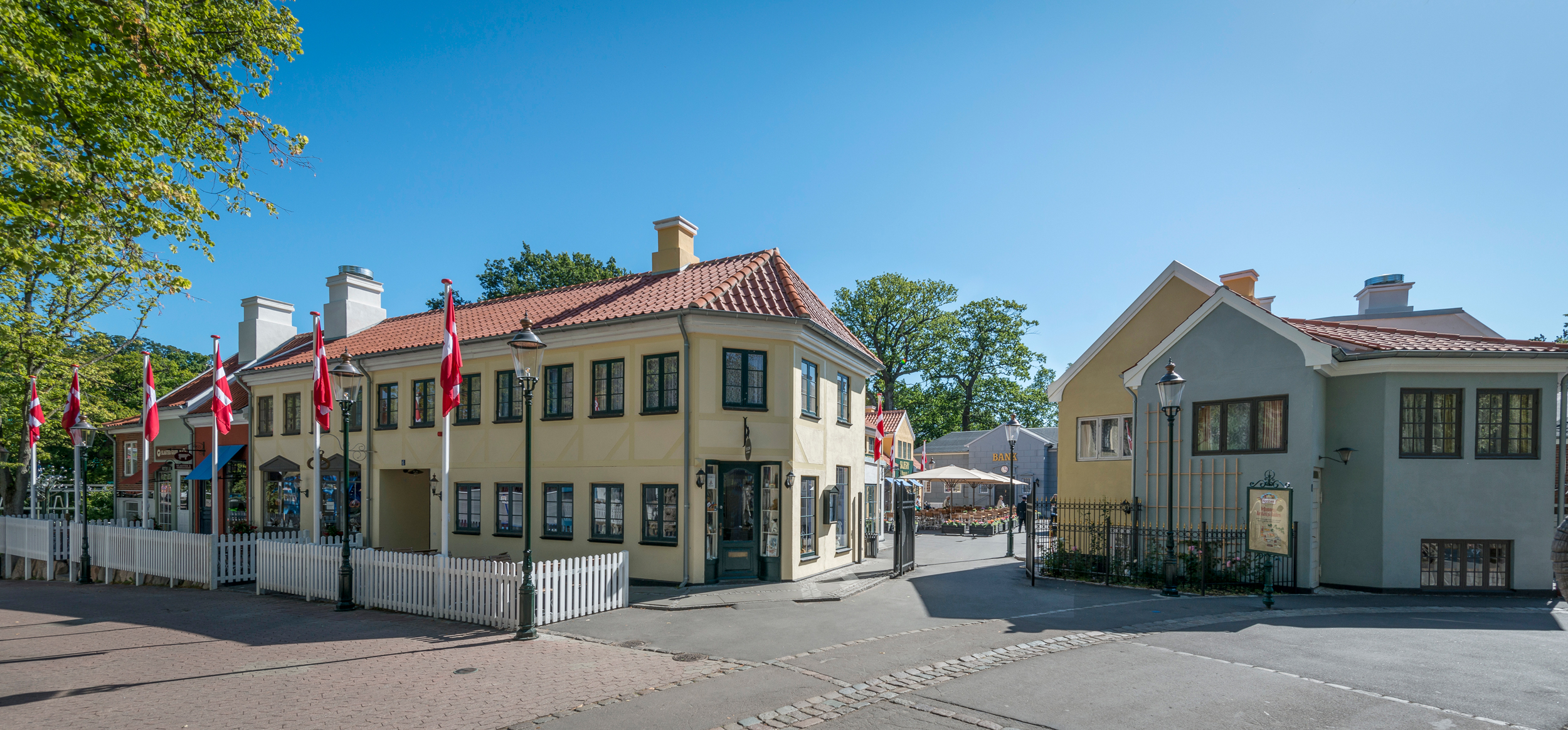 Bakken Korsbaek paa Bakken Facade Port