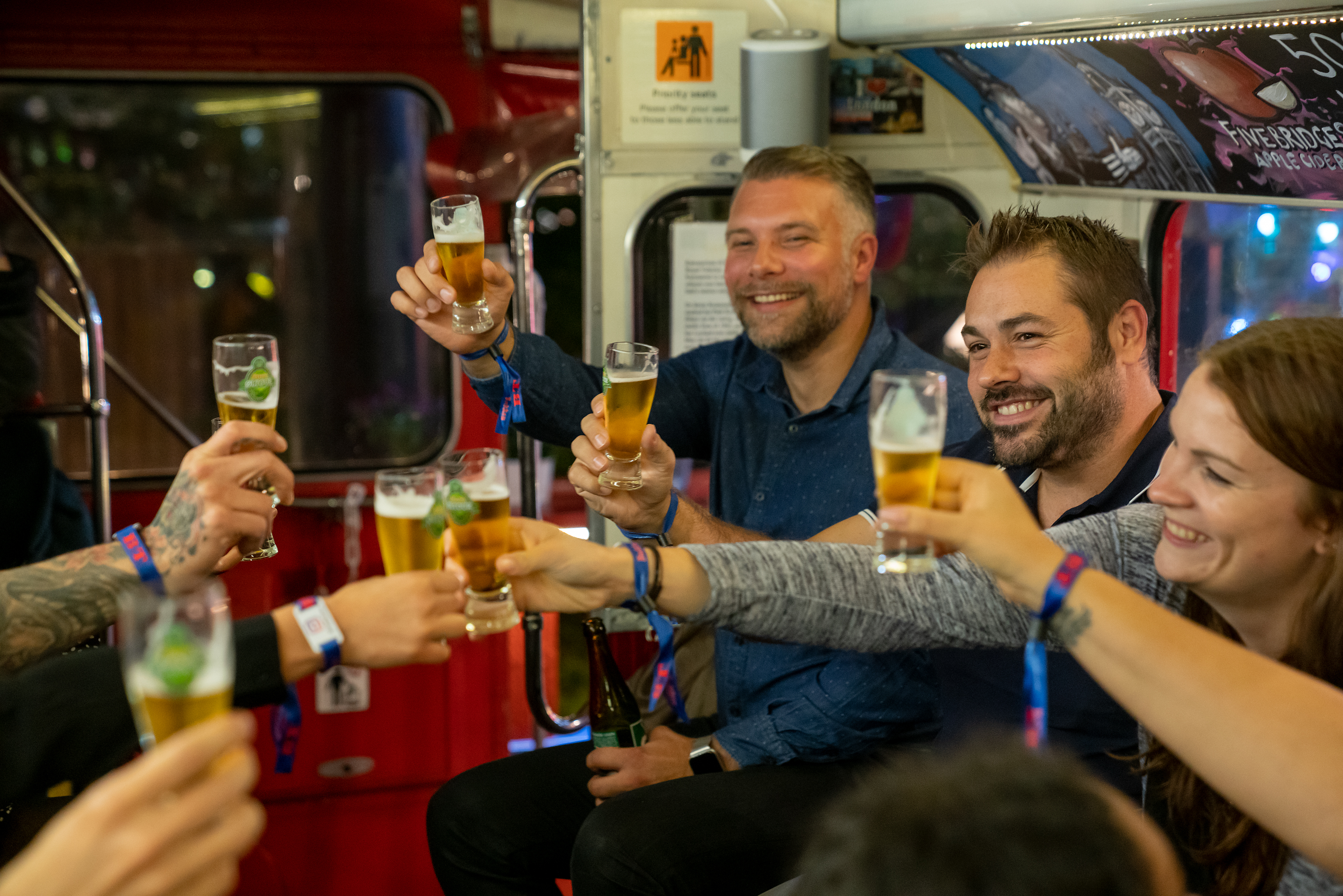 Londonbus_bevætning_gruppe_øltour (2).jpg
