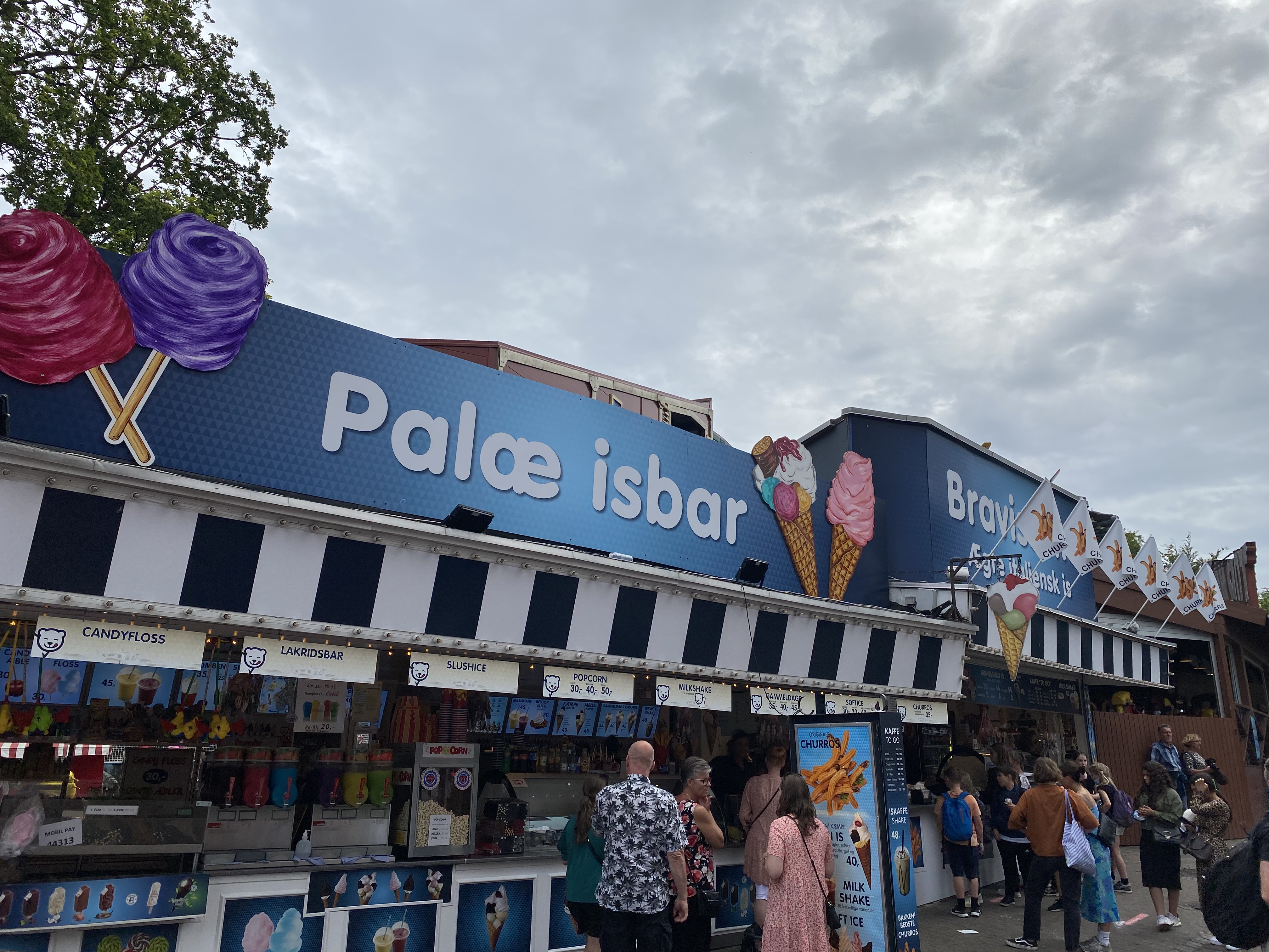 Sommerferiejob på Bakkens Palæ Isbar