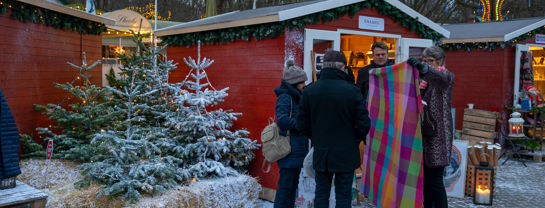 Jul_Bakken_Aften_Julemarked_Lys_Stemning_Sne_2.jpg