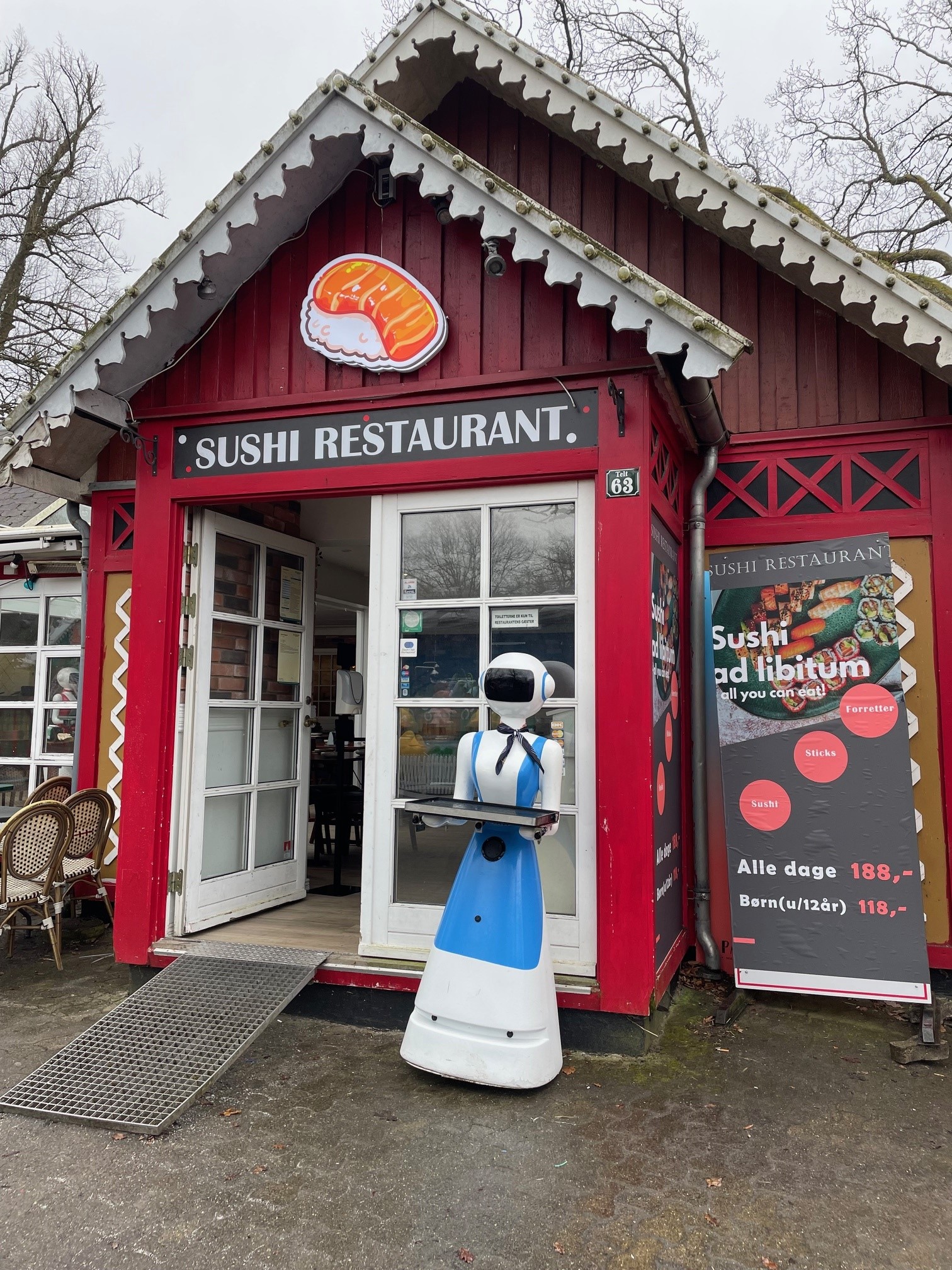 Sushi restaurant facade indgang.jpg