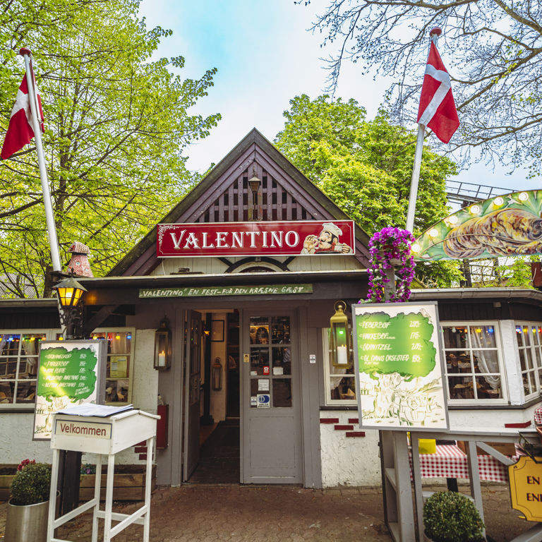 Valentino serverer lækker dansk mad på Bakken